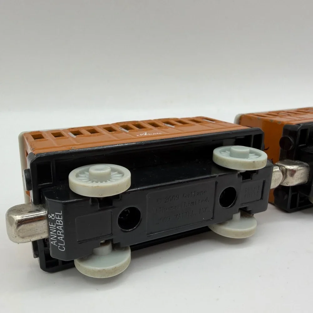 Learning Curve Take Along Thomas Annie and Clarabel Diecast Magnetic Train Cars